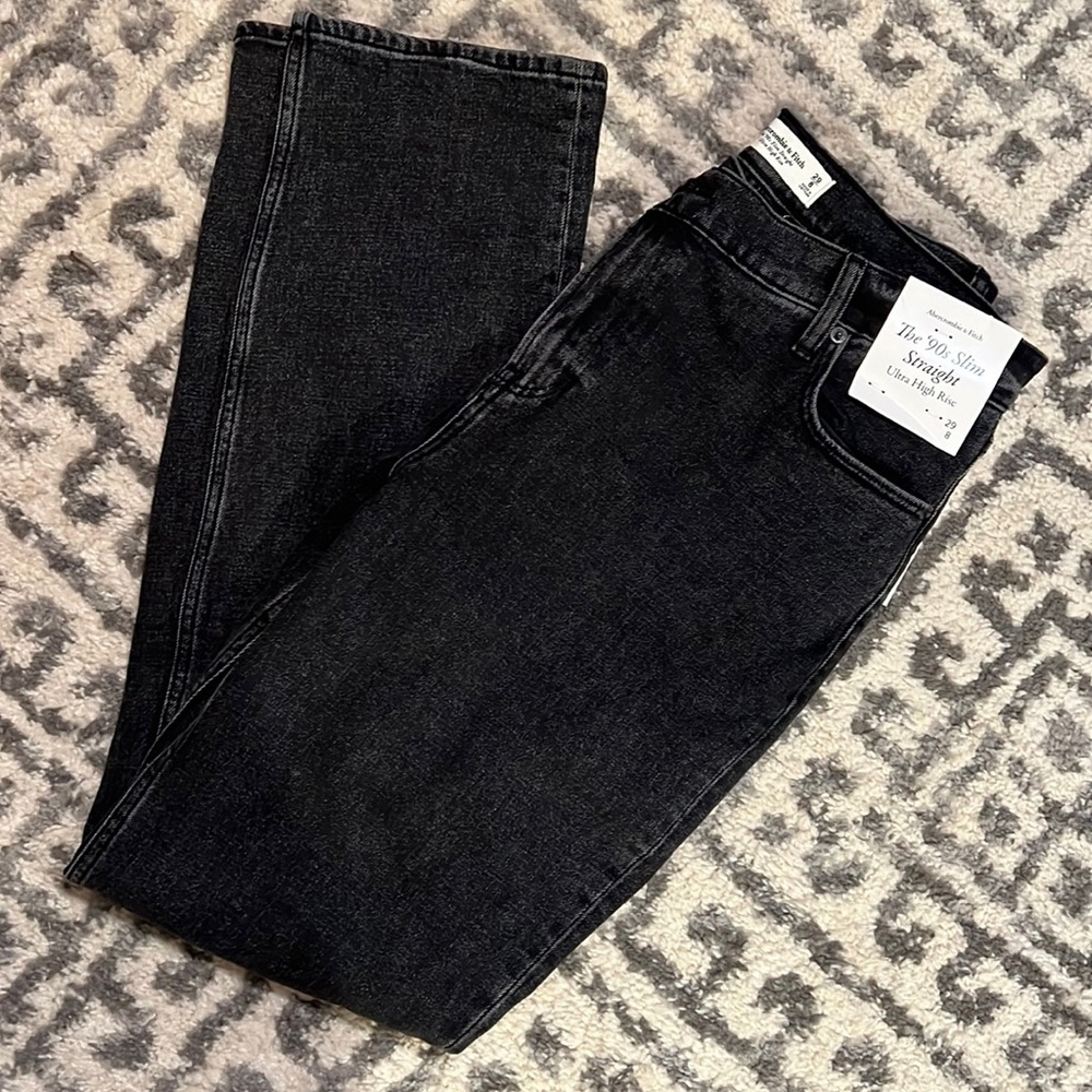 The 90s slim Straight Ultra High Rise Black Jean
